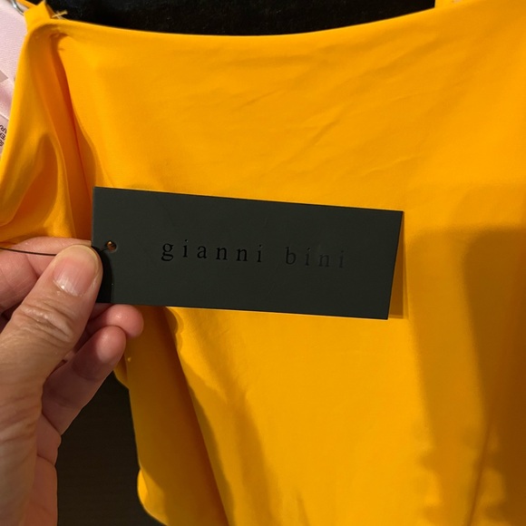 Gianni Bini Solid V wire Plunge Swimsuit XS NWT - Picture 3 of 6